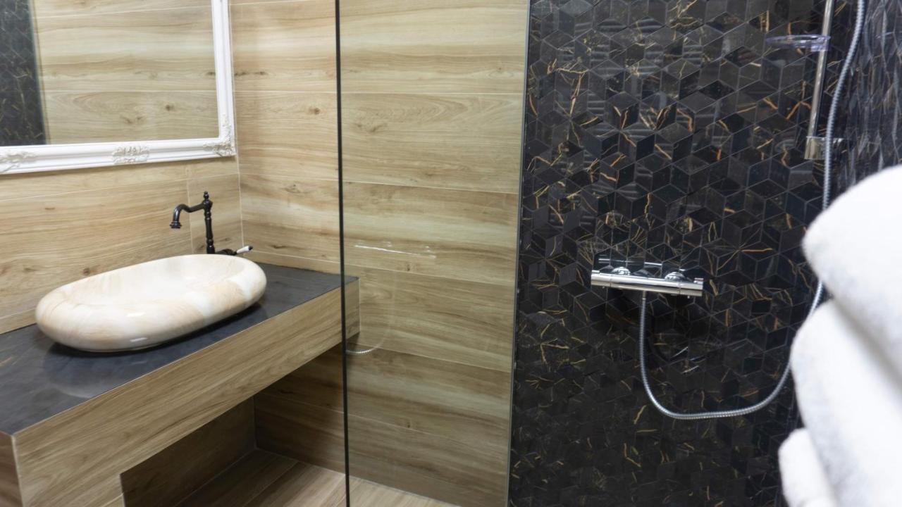 M Rooms Bucarest Esterno foto